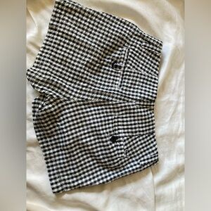 Vineyard Vines - Black & White preppy shorts